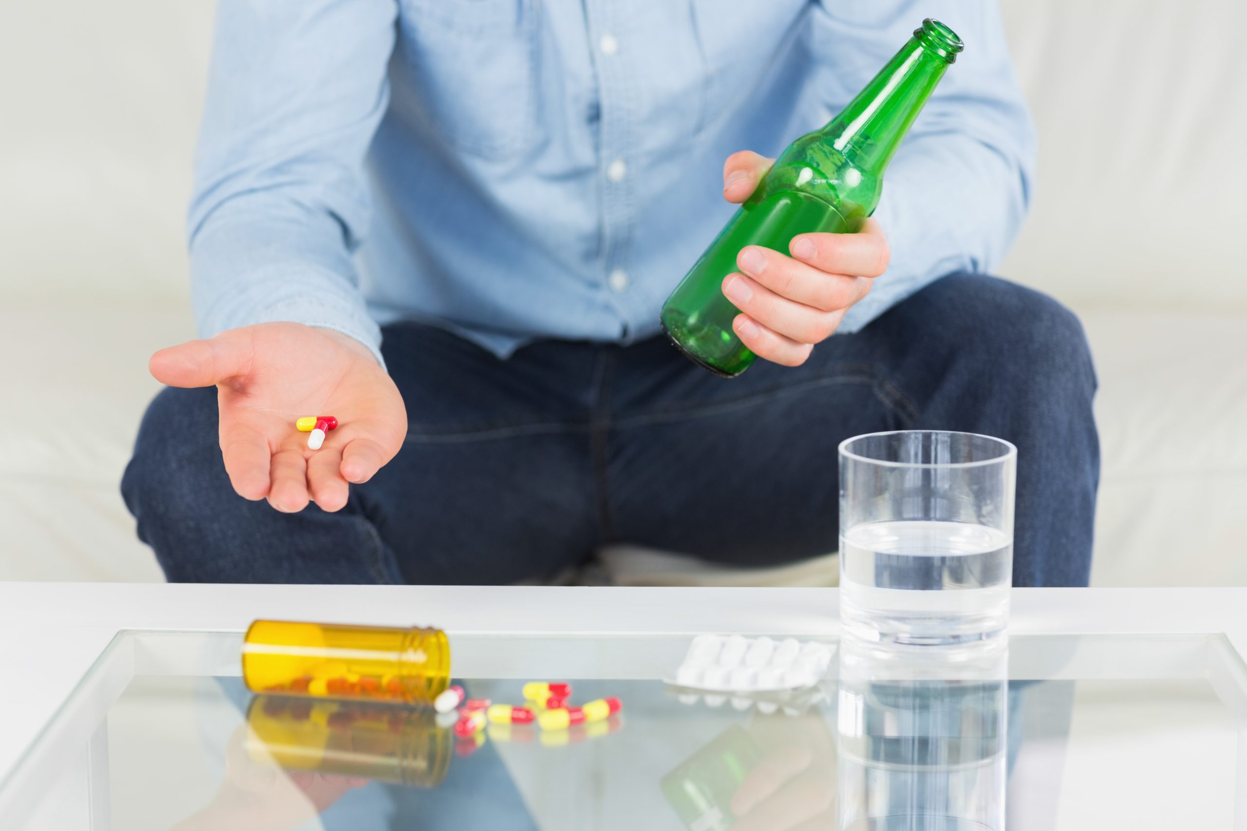 Пить без последствий. Антибиотики и алкоголь. Алкоголь и таблетки. Антибиотикотерапия и алкоголь. Антибиотик для алкоголиков.