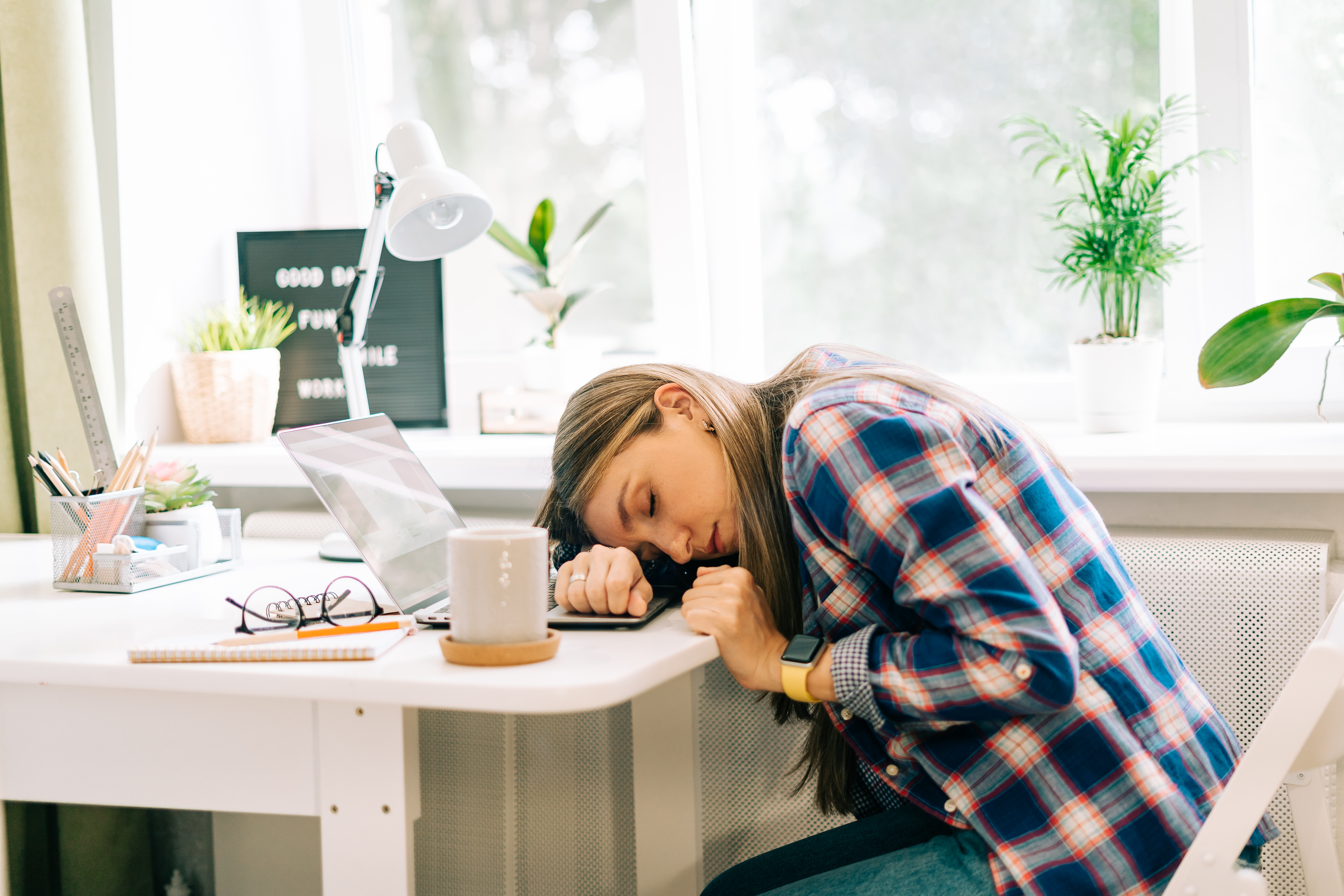 Синдром хронической усталости: симптомы, причины и лечение с помощью капельницы