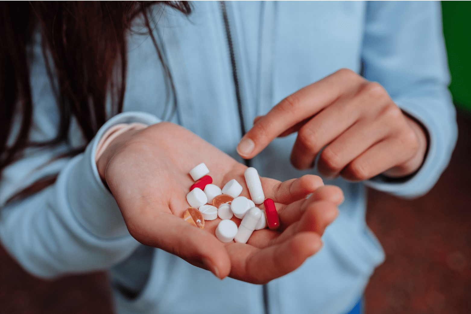 Лекарственная зависимость — повод для обращения к наркологу