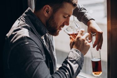 «Почему я не могу остановиться пить?» — Основные причины алкогольной зависимости